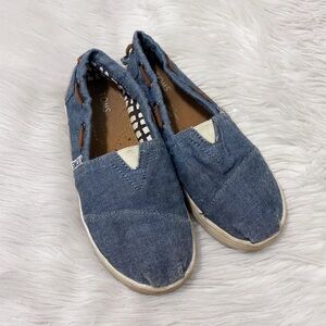 Toms Bimini Youth Boys Blue Denim Chambray Slip On Flats Nautical Boat Shoes